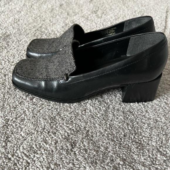 Bandolino Black and Gray Loafers size 6.5 EUC - Picture 1 of 9